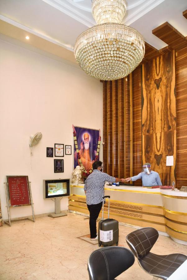 Hotel Aman Continental - 2Mins From Railway Station And 5 Mins From Metro Nowe Delhi Zewnętrze zdjęcie