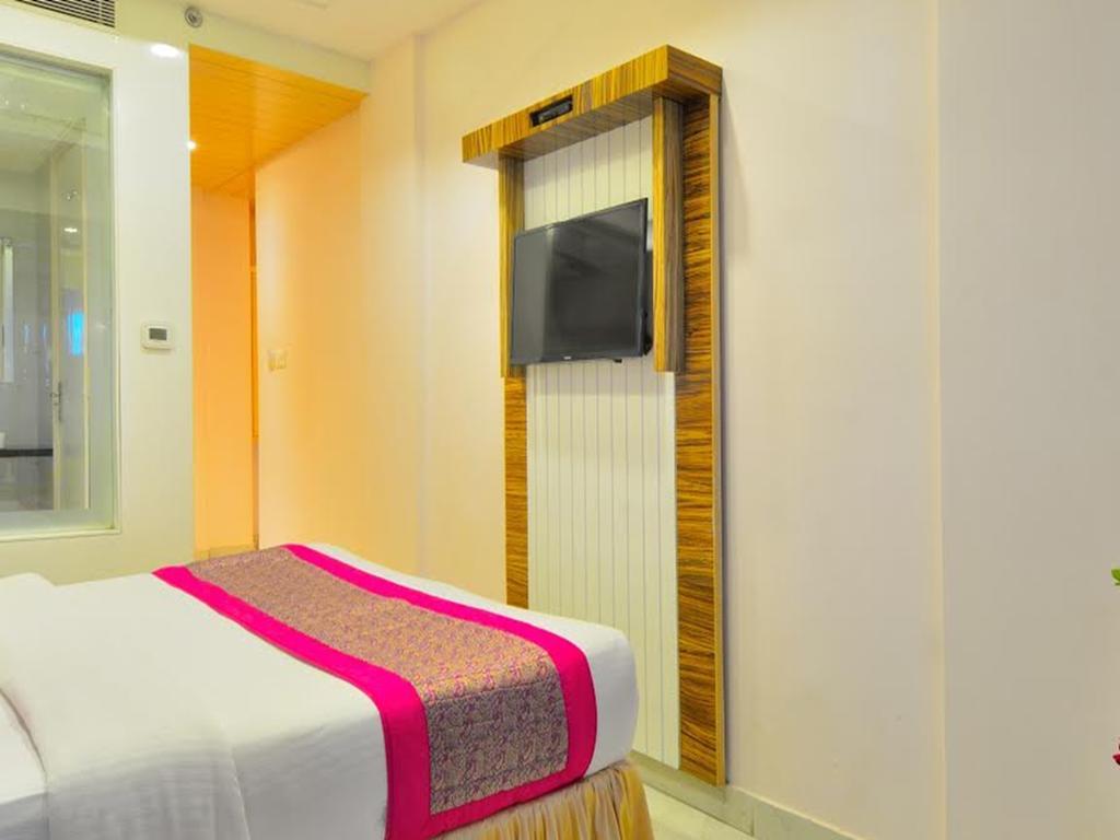 Hotel Aman Continental - 2Mins From Railway Station And 5 Mins From Metro Nowe Delhi Zewnętrze zdjęcie