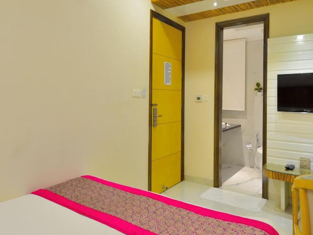 Hotel Aman Continental - 2Mins From Railway Station And 5 Mins From Metro Nowe Delhi Zewnętrze zdjęcie