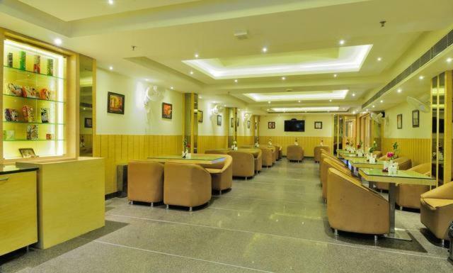 Hotel Aman Continental - 2Mins From Railway Station And 5 Mins From Metro Nowe Delhi Zewnętrze zdjęcie