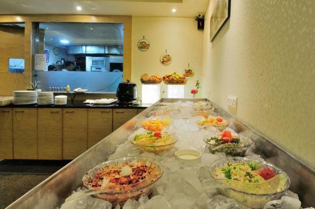 Hotel Aman Continental - 2Mins From Railway Station And 5 Mins From Metro Nowe Delhi Zewnętrze zdjęcie
