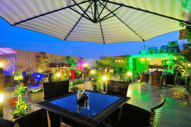 Hotel Aman Continental - 2Mins From Railway Station And 5 Mins From Metro Nowe Delhi Zewnętrze zdjęcie